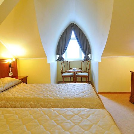 Hotel Maxim Орадеа Екстериор снимка