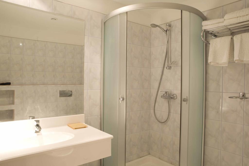 Hotel Maxim Орадеа Екстериор снимка